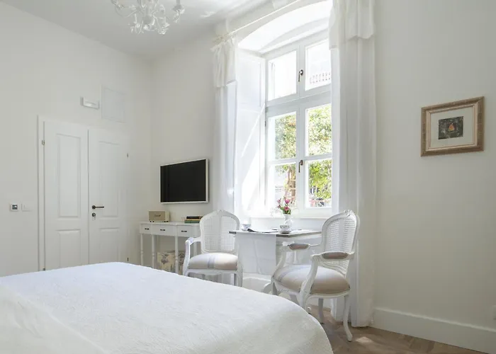 招待所 The Byron 4*