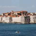 The Byron בית הארחה