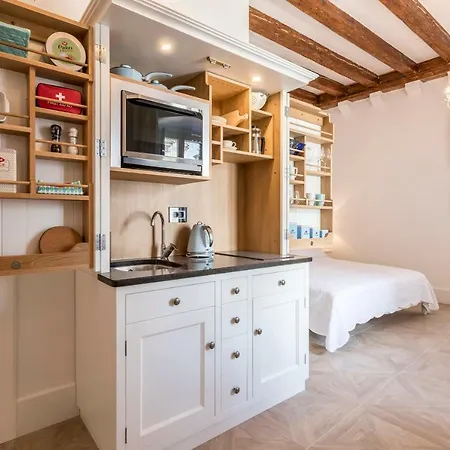 The Byron Guest house