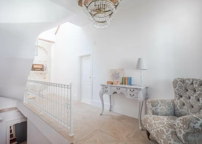 Guest house The Byron