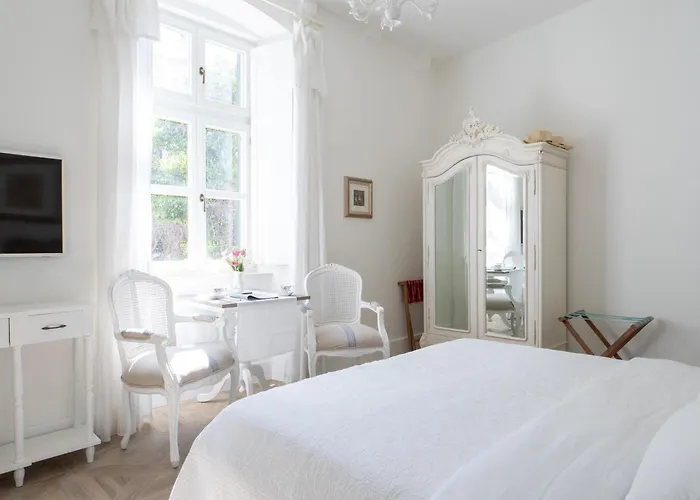 The Byron Гостевой дом 4*